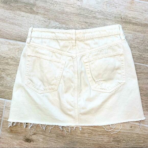 Free People Ivory Denim Mini Skirt Sz 27 Distressed Y2K Festival Indie Sleaze - Picture 9 of 9